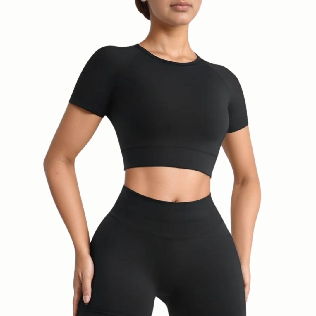 Women's Sculpted Fit Seamless Sports Crop Top in Black – Stylish, Supportive Activewear for Gym, Running, and Yoga Sessions