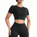 Women's Sculpted Fit Seamless Sports Crop Top in Black – Stylish, Supportive Activewear for Gym, Running, and Yoga Sessions